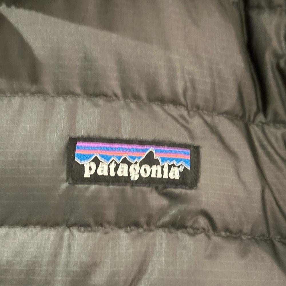 Patagonia Men's Charcoal Puffer Jacket - Picture 2 of 8